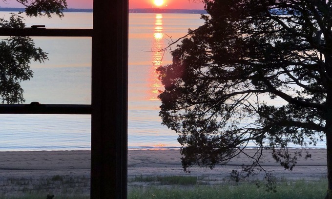 Hampton Bays House | Stunning Bayfront Views