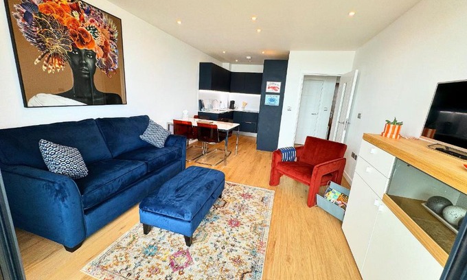 Ramsgate Apartment | Stunning Beach Front Apartment with Sea views, FREE Parking & Balcony