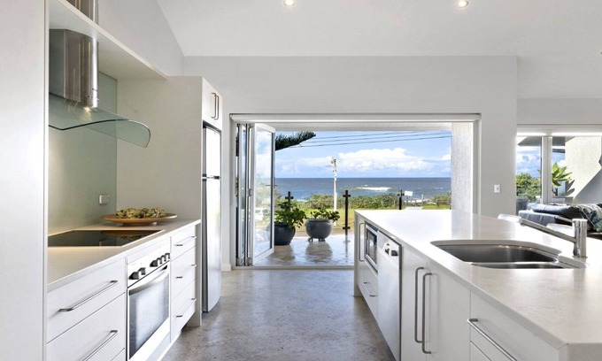 Copacabana House | Stunning beachfront location at Copacabana
