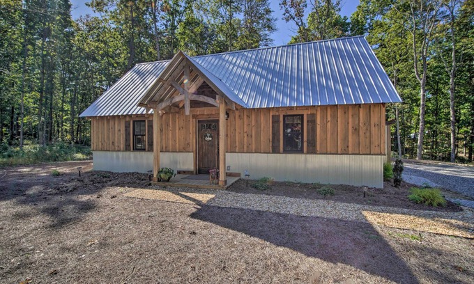 Rising Fawn Cabin | Stunning Cabin Getaway w/Private Hot Tub!