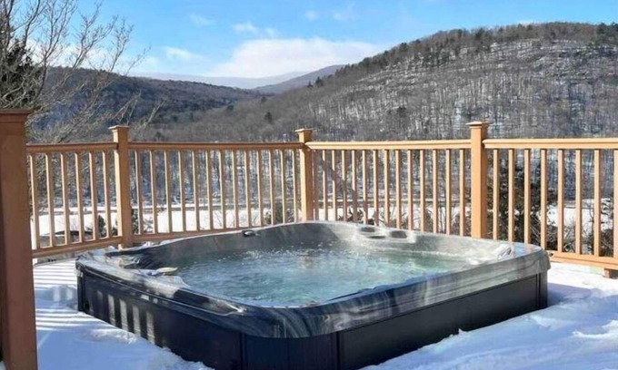Prattsville House | Stunning Chalet on 100 Acres