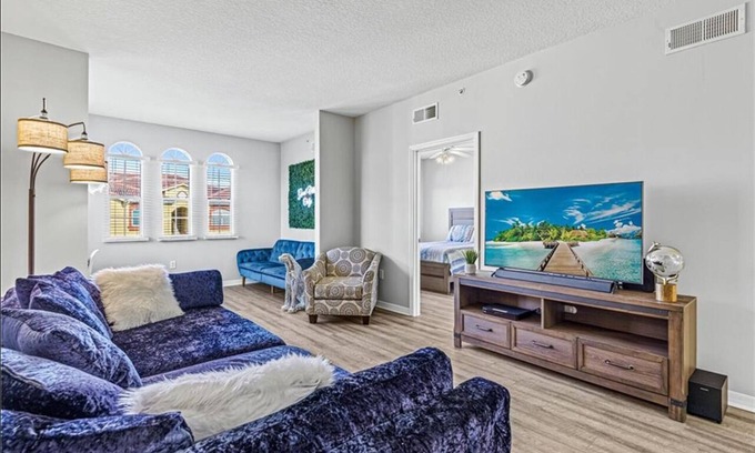 Iona Condo | Stunning Condo 15 minutes from Ft. Myers & Sanibel beach