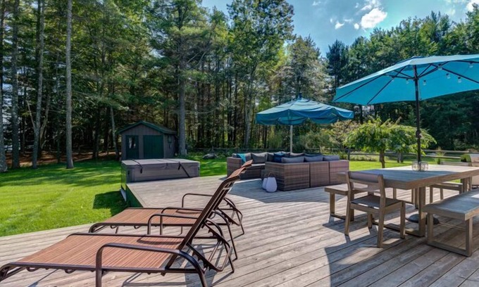 Auburn House | Stunning contemporary home and guest apartment on peaceful Taylor Pond!