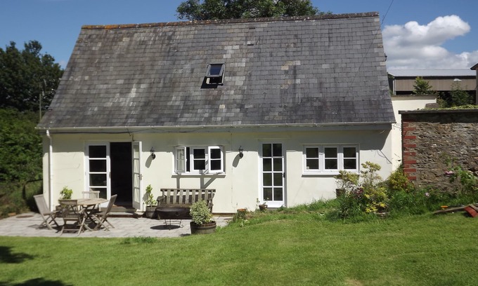 Gillingham Cottage | Stunning cottage in beautiful North Dorset near Gillingham with large garden
