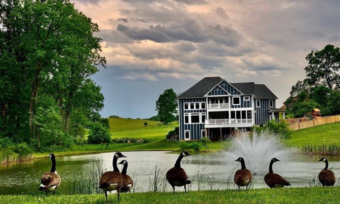 Shepherdstown House | Stunning custom Shepherdstown waterfront retreat