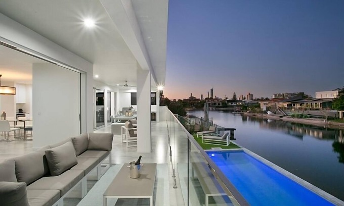 Broadbeach Waters House | STUNNING DESIGNER HOME – Exceptional Quality
