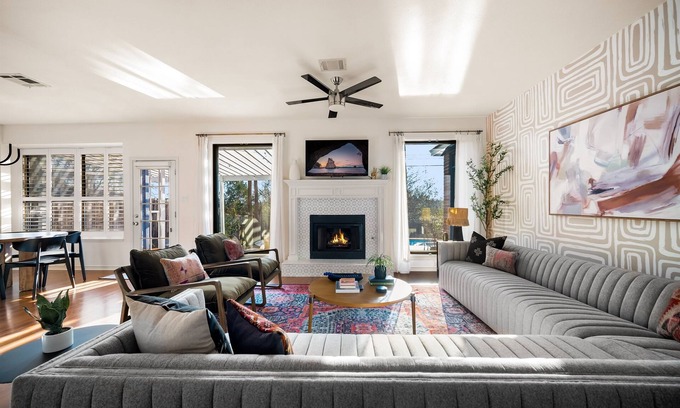 Beckett Meadows House | ~Stunning Designer Home~ Jacuzzi & Fire Pit