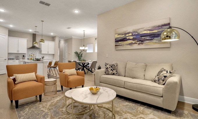 Hyde Park House | Stunning, dog-friendly townhome in upscale Hyde Park - walk to dining/nightlife
