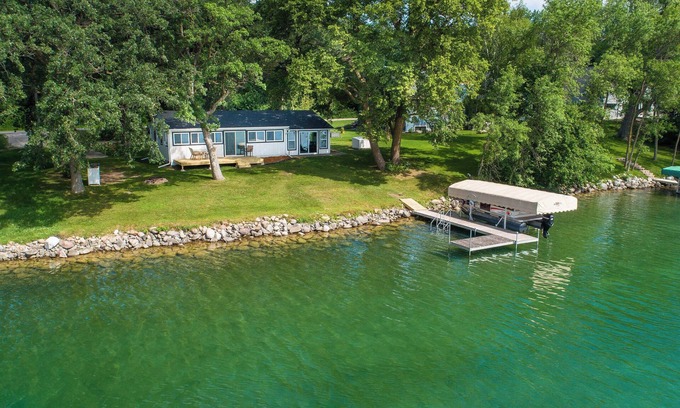 Battle Lake Cabin | Stunning Eagle Lake - Newly Renovated Cabin
