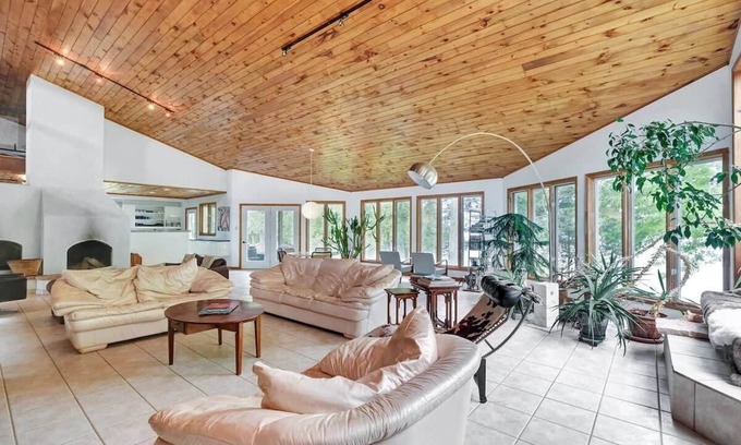 Leeds and the Thousand Islands House | Stunning European waterfront escape with hot tub