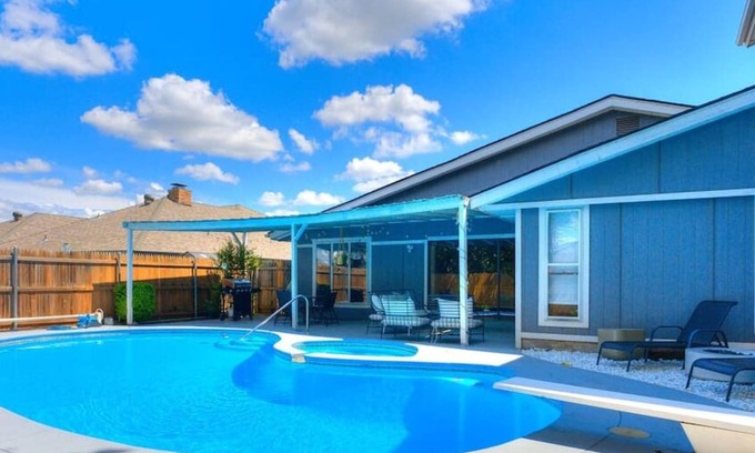 Oklahoma City House | Stunning Family Home with Pool