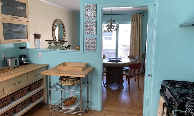 Vista del Mar House | STUNNING FLAT BY OCEAN BEACH AND LANDS END- 30 night minimum