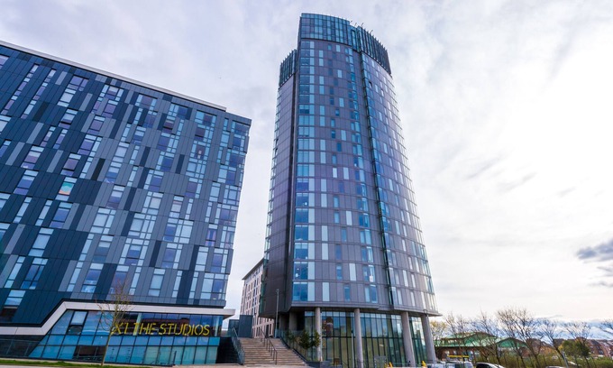 Liverpool Apartment | Stunning Flat with Allocated Free Parking Space