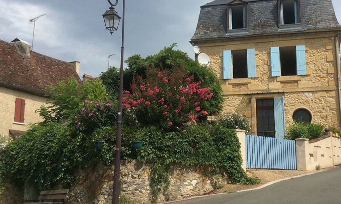 Mouleydier House | Stunning French Stone House With Fantastic River Views. Quiet location.