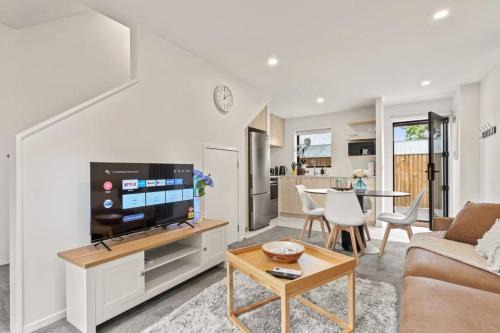 Henderson House | Stunning Henderson Hideaway