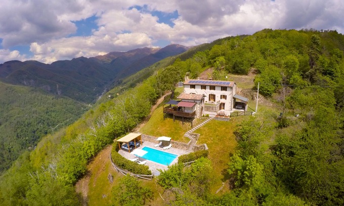 Barga Villa | Stunning hilltop Tuscan farmhouse. Private pool with spectacular views.