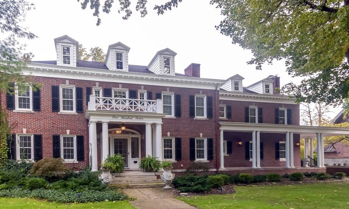 Grosse Pointe House | Stunning Historic Mansion in the heart of Grosse Pointe