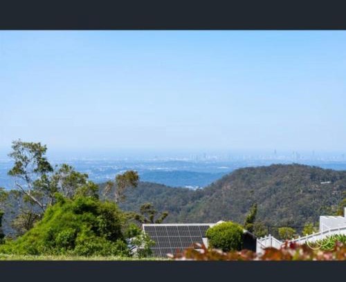 Eagle Heights House | Stunning home with view
