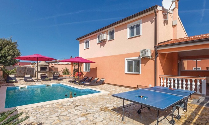 Barbariga House | Stunning home in Betiga with WiFi