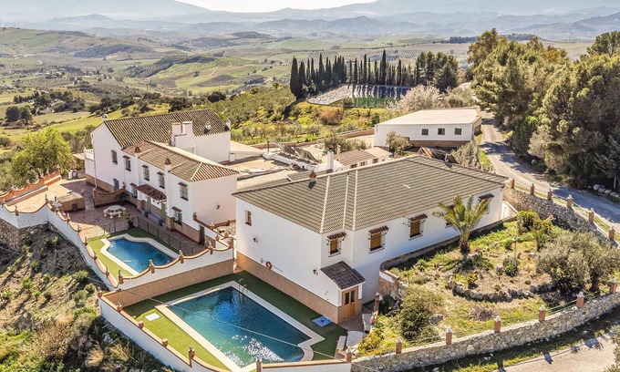 Casarabonela House | Stunning home in Casarabonela with kitchen