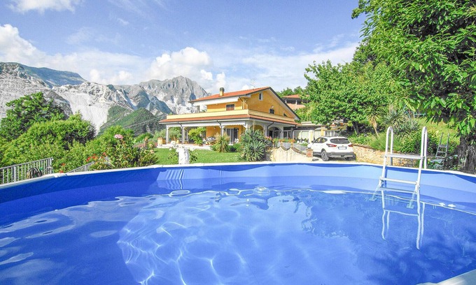 Carrara House | Stunning home in Codena