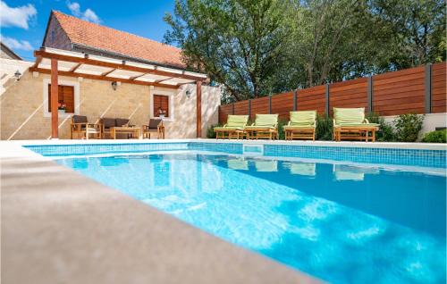 Trilj House | Stunning Home In Dicmo With Kitchen