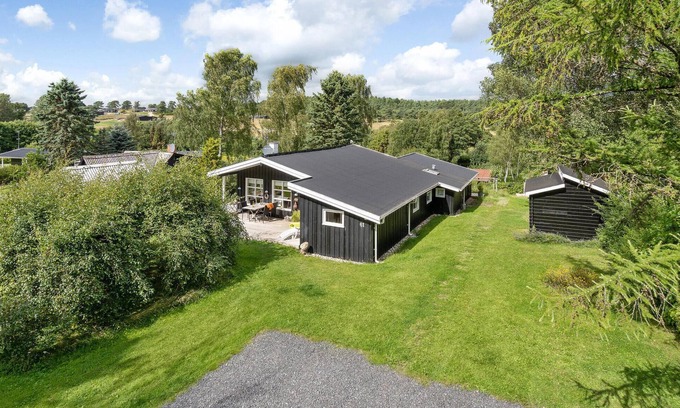Egsmark Strand House | Stunning home in Ebeltoft with WiFi