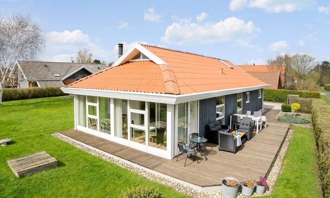 Pøt Strandby House | Stunning home in Juelsminde with WiFi