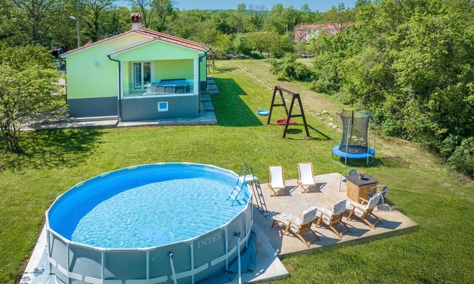 Krsan House | Stunning home in Krsan with kitchen