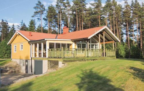 Lidhult House | Stunning Home In Lidhult With Lake View