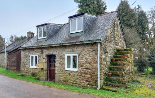 Lignol House | Stunning Home In Lignol With Kitchen