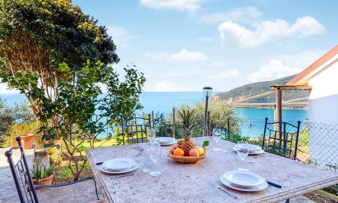 Moneglia House | Stunning home in Moneglia with kitchen