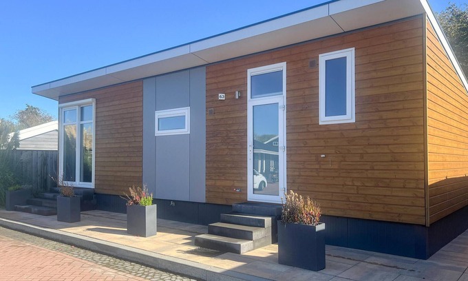 Scherpenisse House | Stunning home in Scherpenisse with WiFi