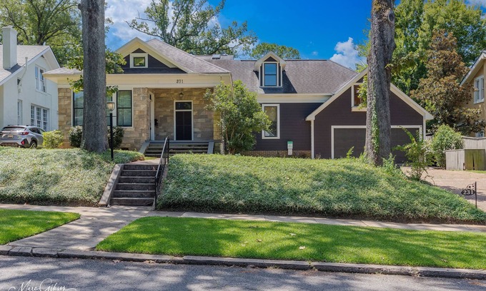 Broadmoor House | Stunning Home in South Highland