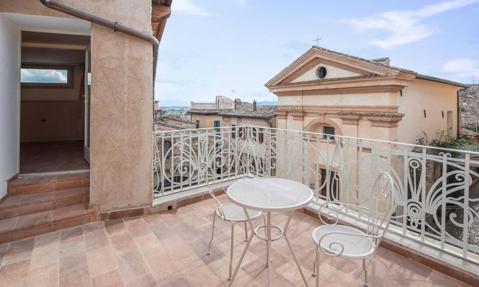 Spello House | Stunning home in Spello with WiFi
