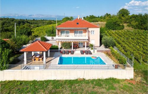 Caporice House | Stunning Home In Trilj