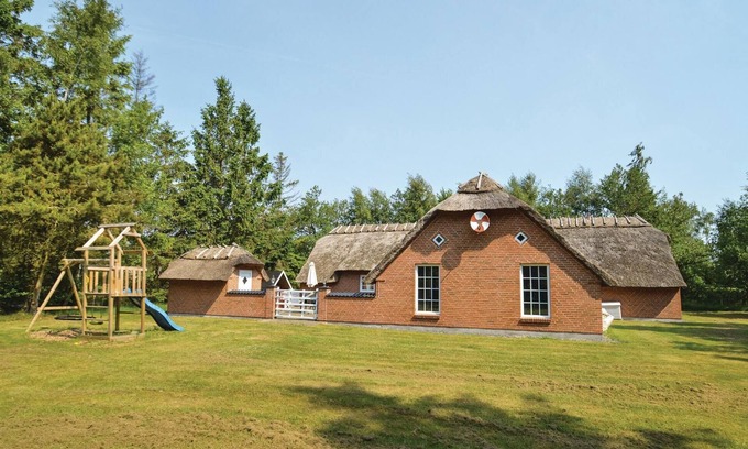Bøtø By House | Stunning home in Væggerløse with sauna