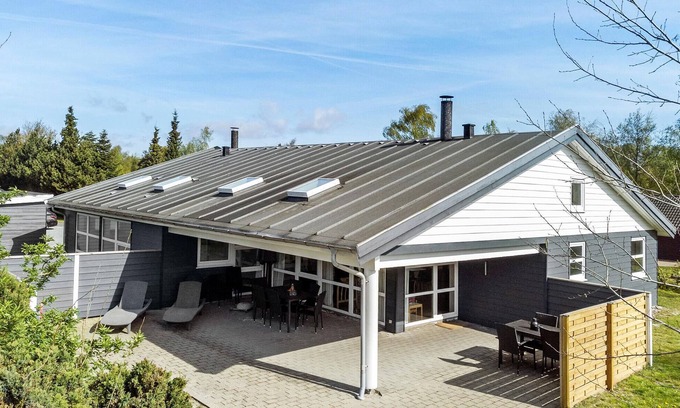 Marielyst House | Stunning home in Væggerløse with WiFi