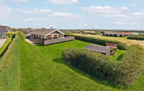 Vinderup House | Stunning Home In Vinderup With Kitchen