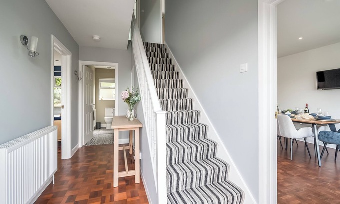 Castlereagh House | Stunning home over looking Belfast City, 11 minutes to City Centre