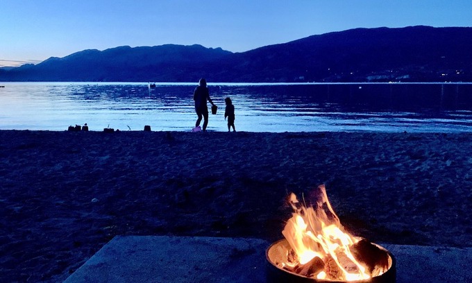 Okanagan-Similkameen House | STUNNING HOME STEPS TO THE BEACH AND WINERIES w/Hot tub/fire pit