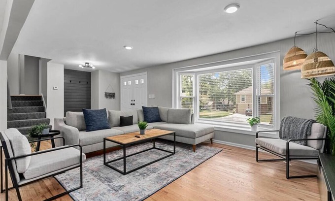 Lenexa House | Stunning Home|SunRoom+Fenced In Yard+Garage!