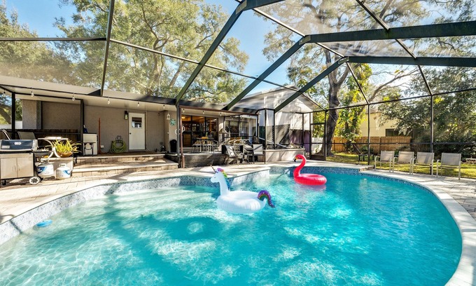 Temple Terrace House | Stunning Home w/Heated Saltwater Pool & Pond View + 12 Guests + Great Location