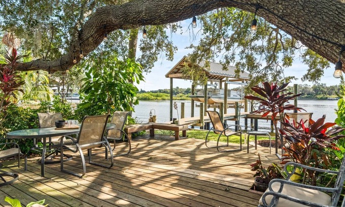 Gibsonton House | Stunning Inside and Out - Remodeled 3BR Riverfront Home with Hot Tub, Kayaks and Access to the Gulf