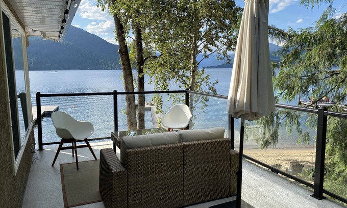 Christina Lake House | Stunning Lake Front House with Private Beach