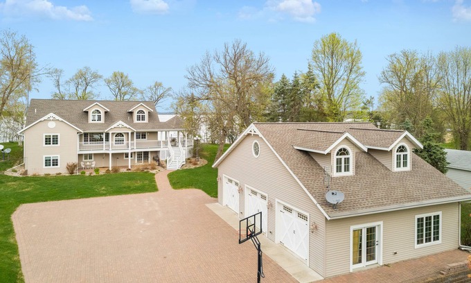 Osakis House | Stunning lake home, luxurious year around vacations for all ages.