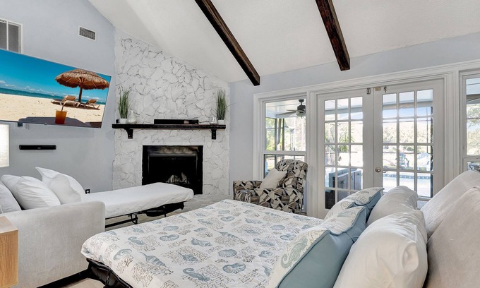 Bearss Plaza House | Stunning Lake House w/Heated Pool + Ping Pong!