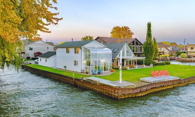 Harrison Township House | Stunning Lake Views | Sleeps 9 | Harrison Twp