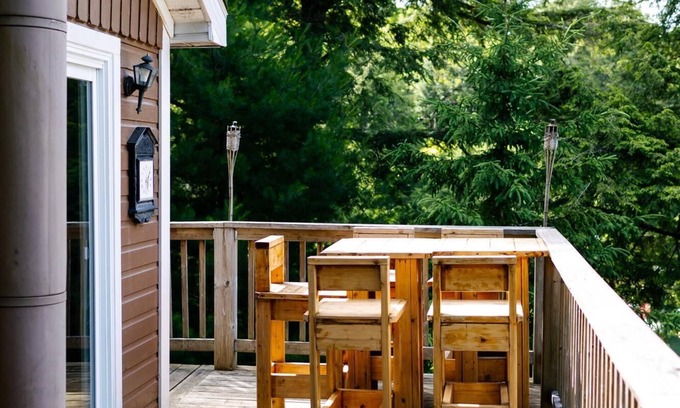Dysart et al Cottage | Stunning lake views!