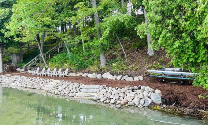 Cascade House | Stunning Lakefront Cottage
